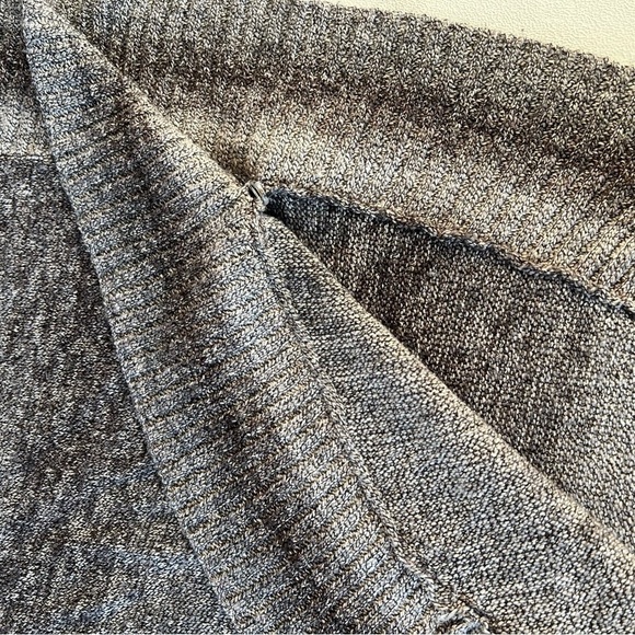 Leo & Nicole Poncho Ombré Knit Cape - Picture 6 of 11